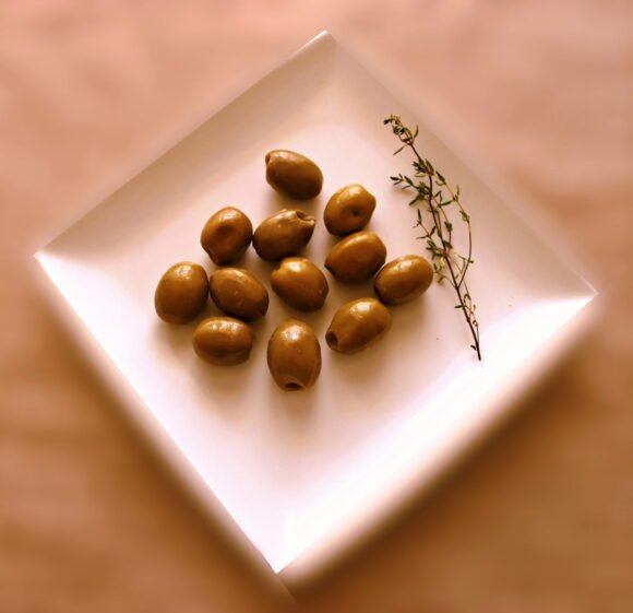 Twelve green olives - Image 2