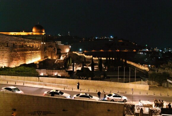 Jerusalem Archaeological Park by night